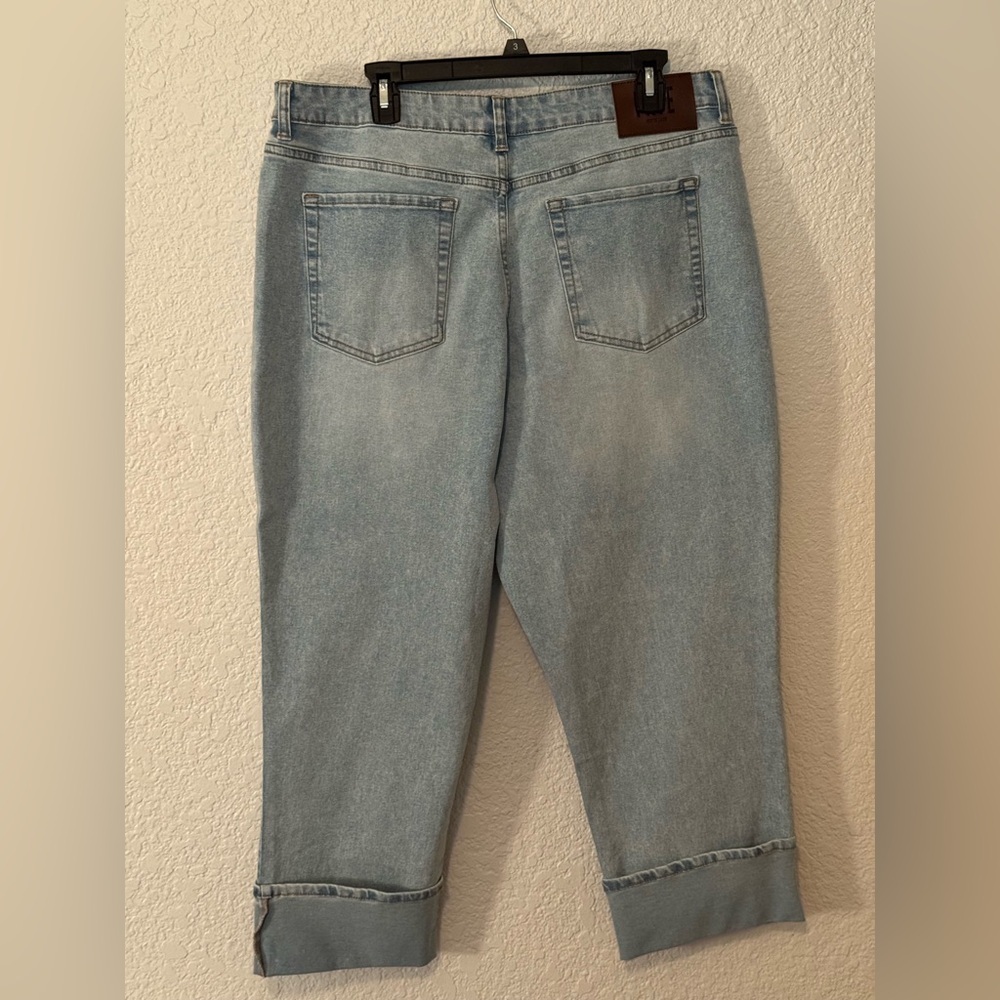 Frye Women's High Rise Jeans in a light blue wash size 14 NWT - Picture 4 of 4